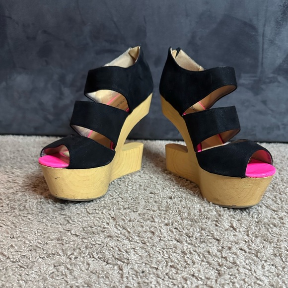Cute Black cut out platform heels - Picture 2 of 6